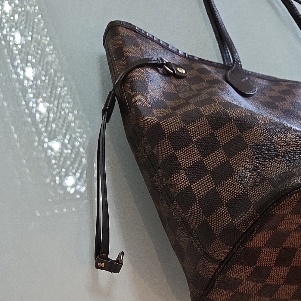 LV Neverfull Bag - Picture 14 of 15